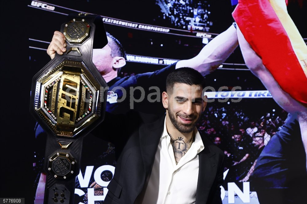 Ilia Topuria deja vacante su título de campeón de la UFC y sube de categoría al peso ligero