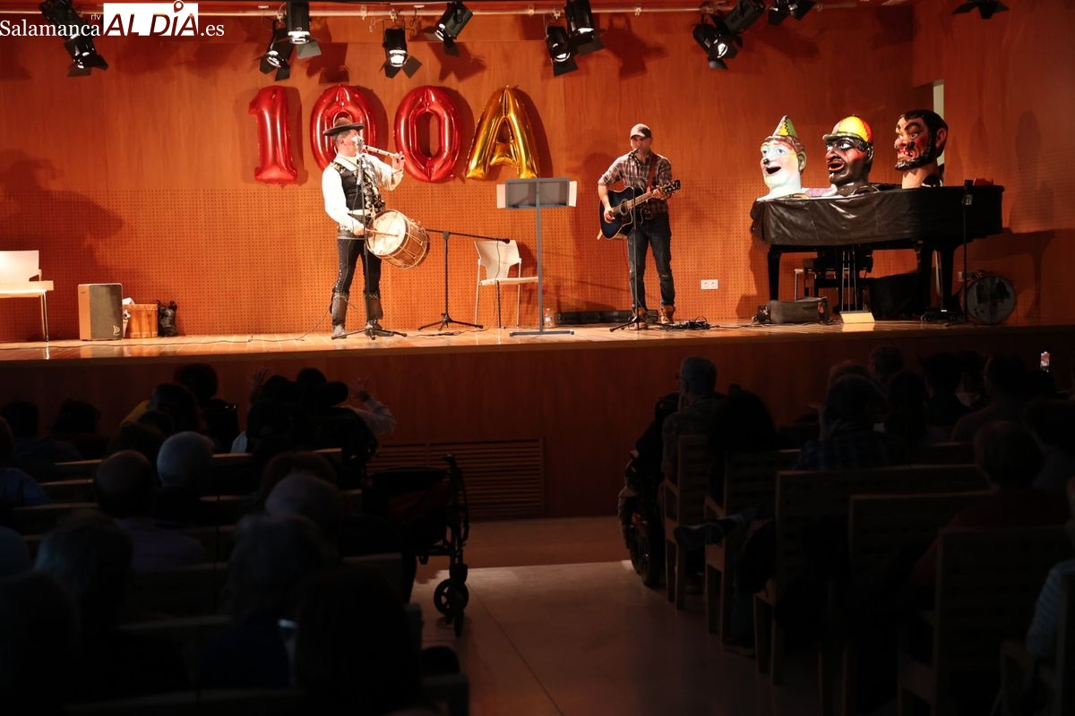 VÍDEO Y FOTOS | Salamanca disfruta de la música más tradicional con los hermanos Carlos y Ángel Rufino de Haro