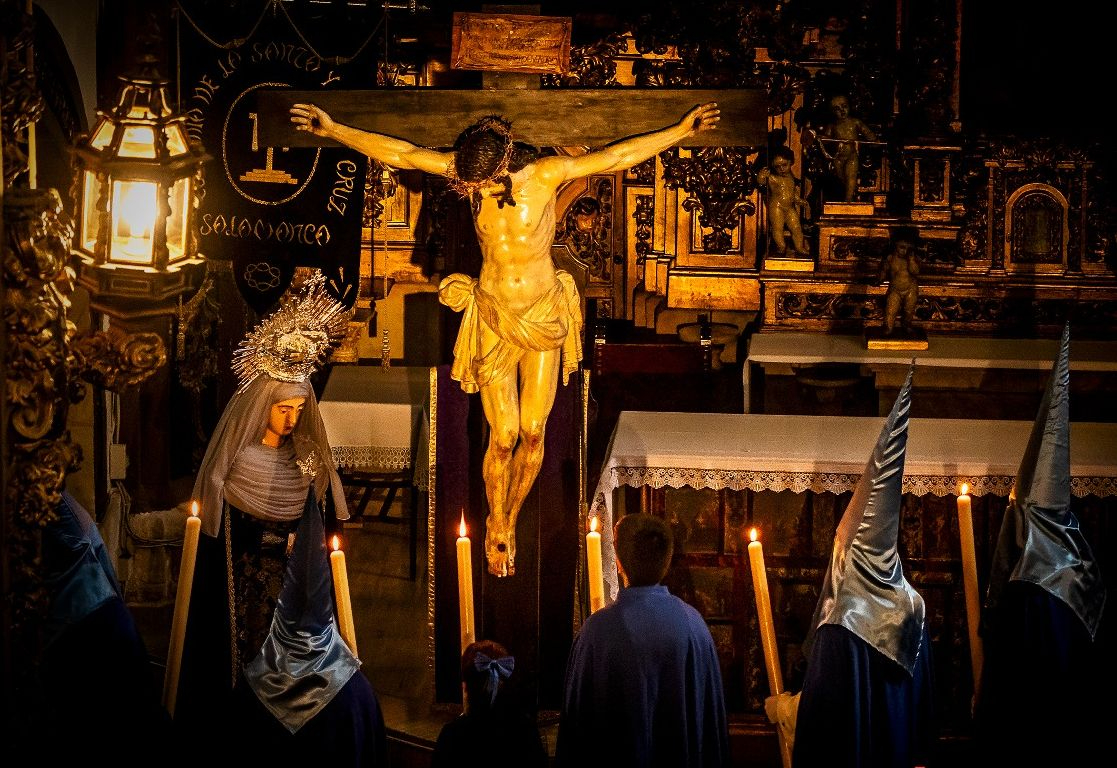 La Cofradía de la Vera Cruz presenta la revista Lignum Crucis en su vigésimo quinta edición