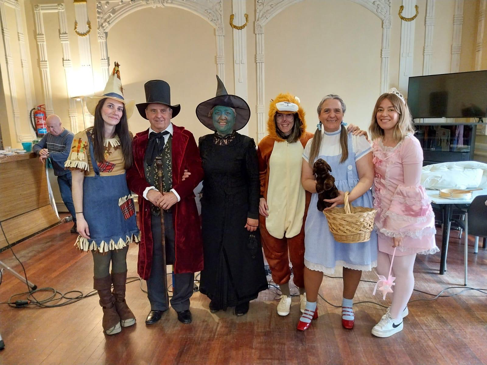 Diversión en familia en la fiesta de carnaval del CEI Gloria Fuertes