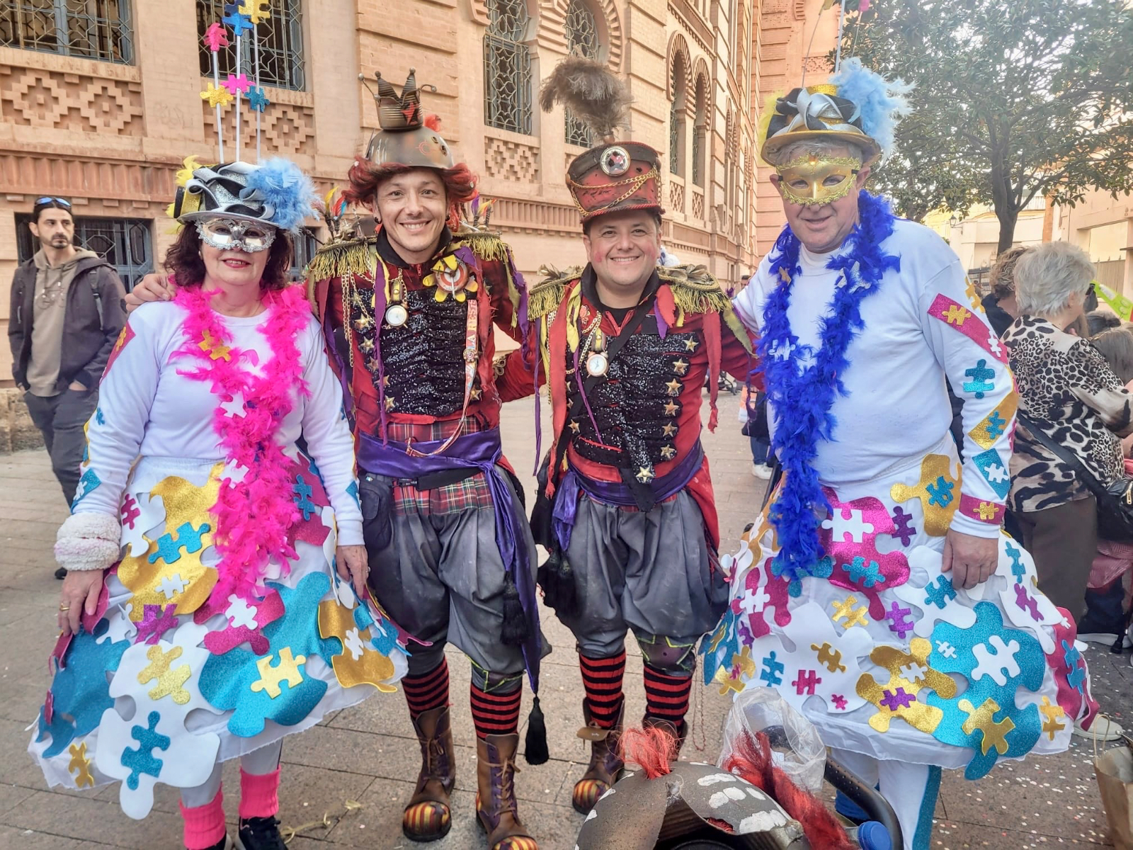 Los peñarandinos Manuel y Marisa no faltan a su tradición carnavalera con Cadíz