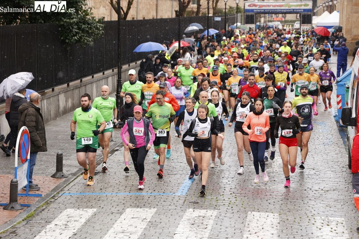 FOTOS | El frío y la nieve no frenan la participación en la IV Carrera Solidaria Colegio Maestro Ávila