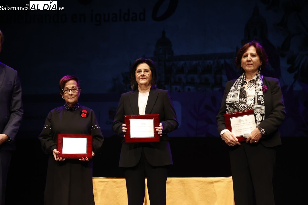 FOTOS | Emotiva gala de reconocimiento a tres mujeres referentes en Salamanca 