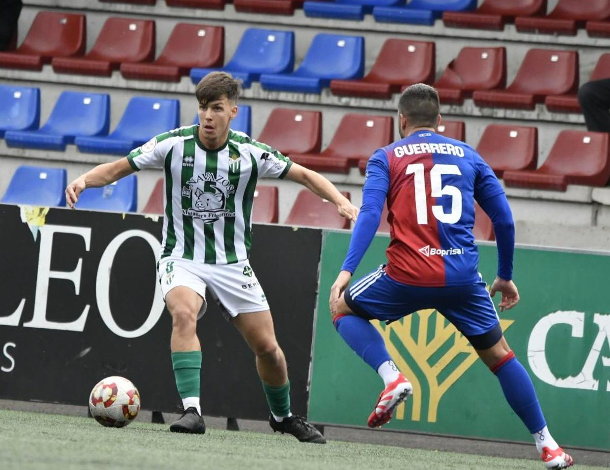 Abultada derrota del CD Guijuelo ante el Langreo (3-0) 