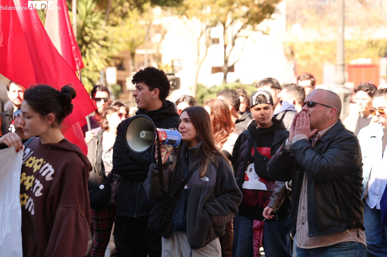 FOTOS | Apenas una veintena de jóvenes reclaman Barrios libres de racismo