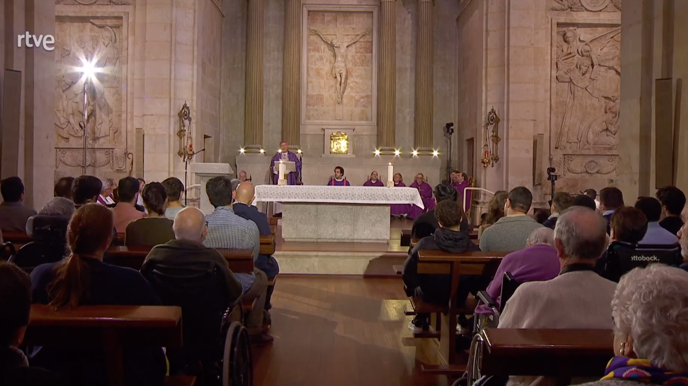 VÍDEO | La Iglesia del Colegio Calatrava, en Salamanca, acoge la misa semanal emitida en TVE