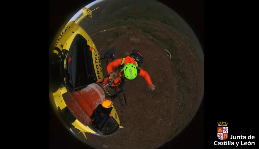 Difundido un vídeo del complicado rescate del trabajador herido en Agallas