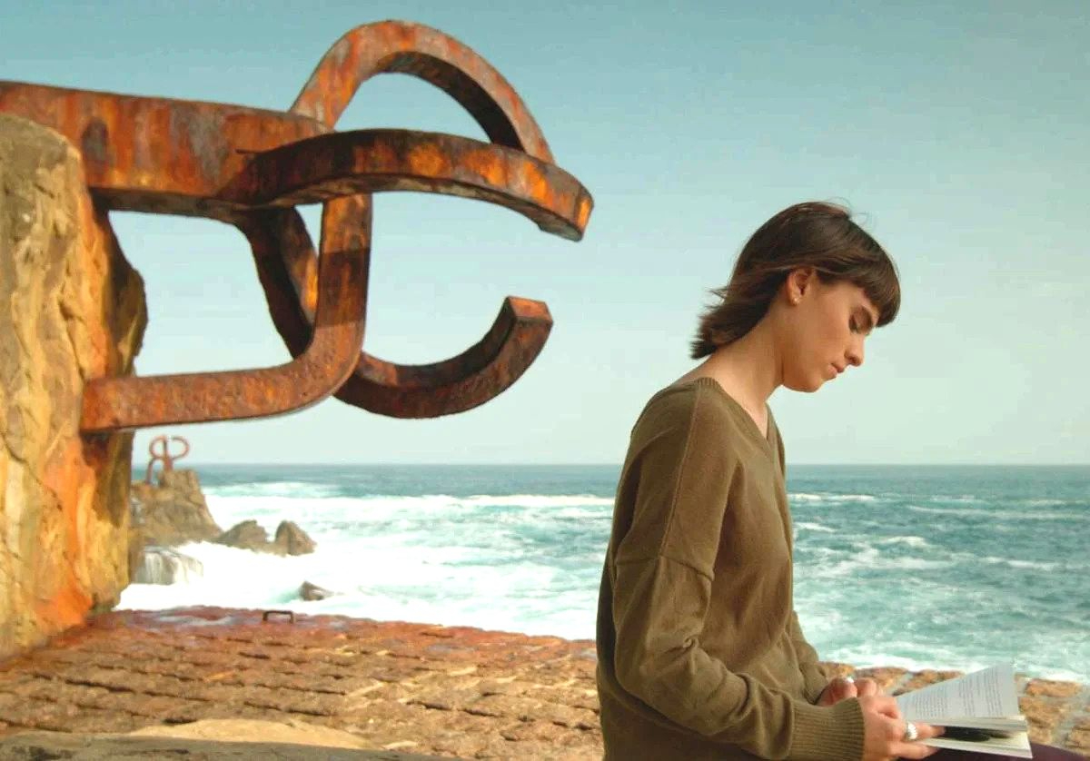 Ciento volando,  documental de A. Aguirre sobre el Arte de Chillida