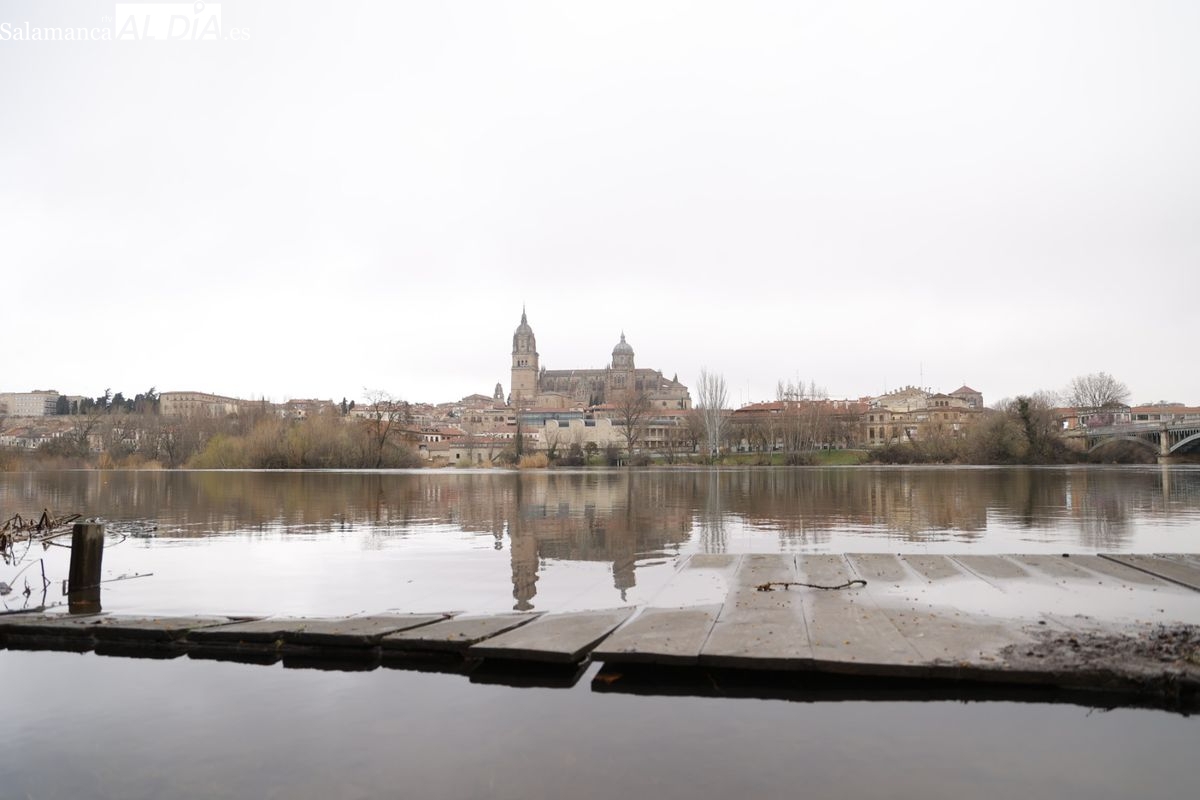 FOTOS y VÍDEO | Las últimas lluvias disparan el caudal del río Tormes a su paso por Salamanca