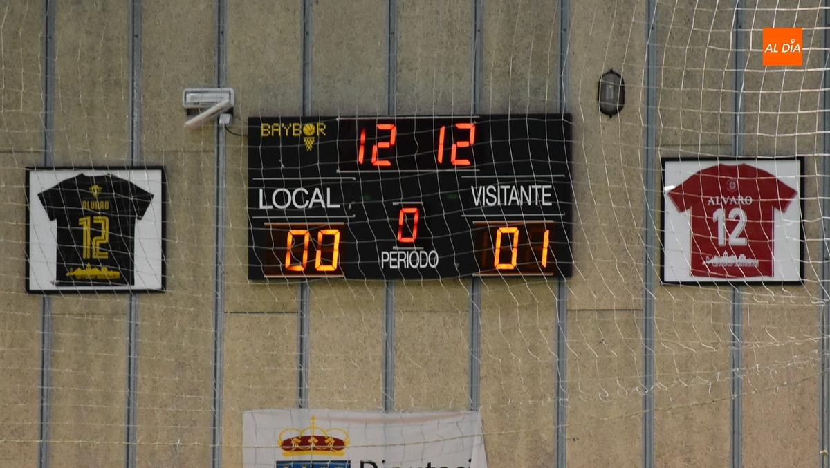 Colocadas en el Pabellón de Conde de Foxá las camisetas en recuerdo de Álvaro Pérez Ortega