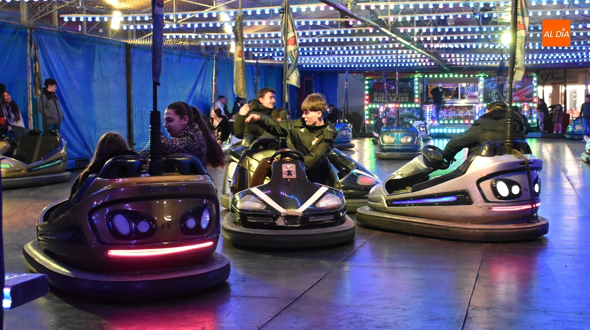 Los jóvenes mirobrigenses se despiden de los coches chocones