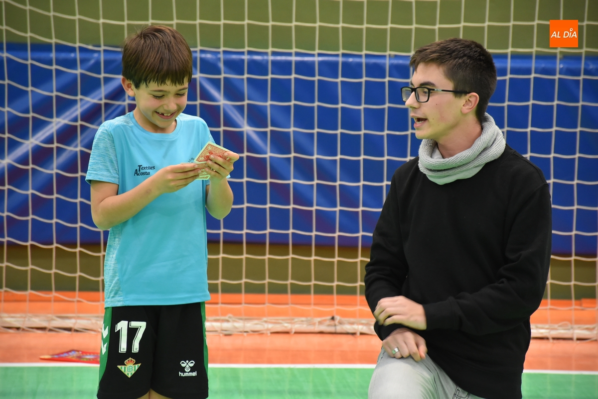 Mágica visita a los benjamines y a los integrantes de la Escuela del III Columnas