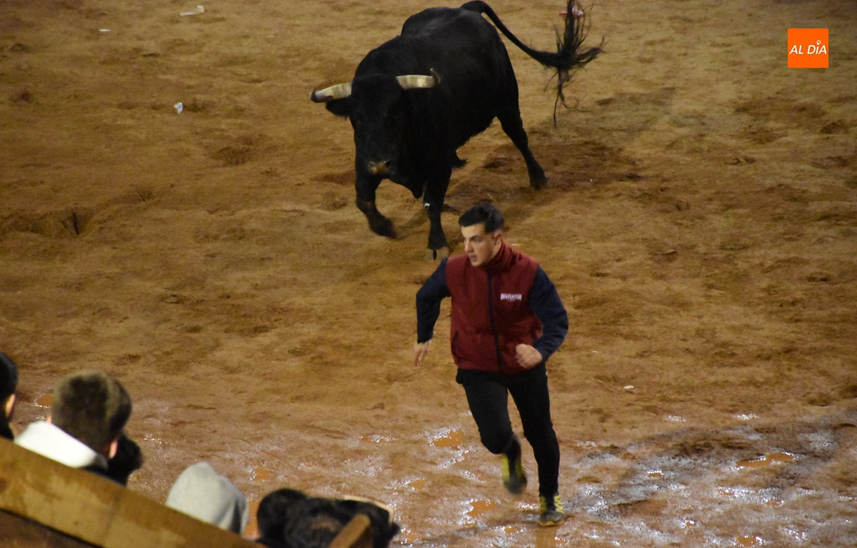 Efímera capea nocturna en una velada que culminó con buen clima tras un gran chaparrón previo