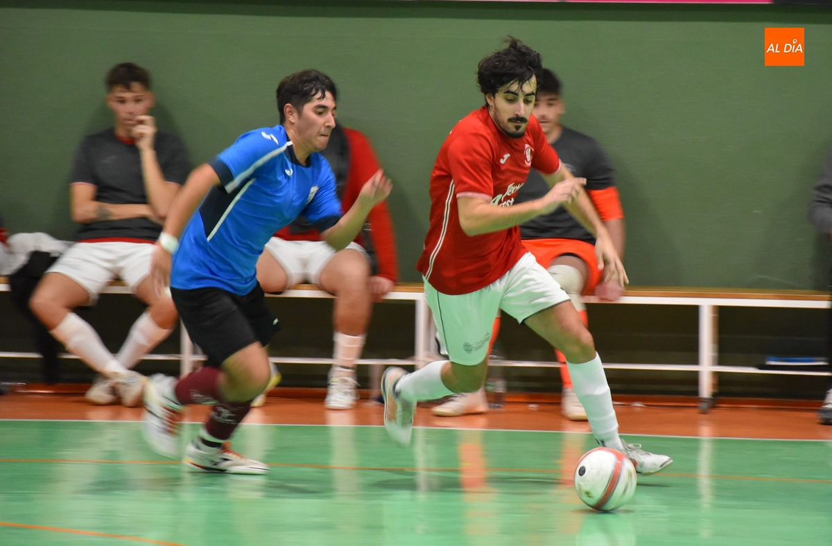 El III Senior frena su caída en la tabla ganando en la resbaladiza pista de Trepalio