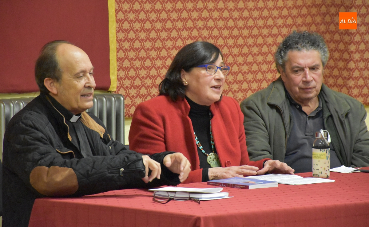 Isabel Sánchez Jacob presenta el libro que ha escrito sobre su padre, Ernesto Sánchez y Sánchez-Villares