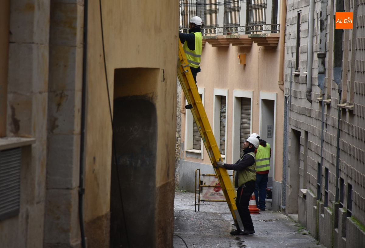 1Foto: Y entre tanto desmontaje, desplegando fibra