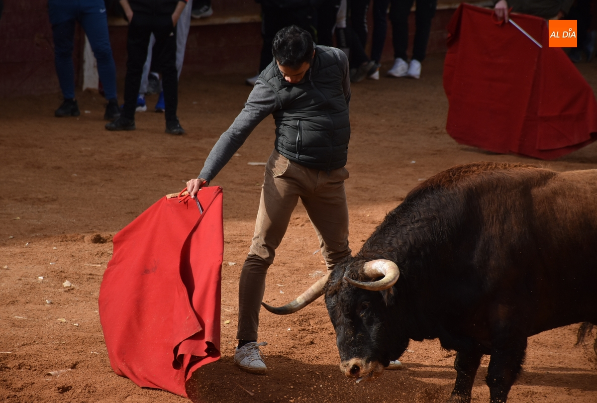 Buen juego aparte del drama en una capea que dio paso, tras un retraso, a un correcto desencierro