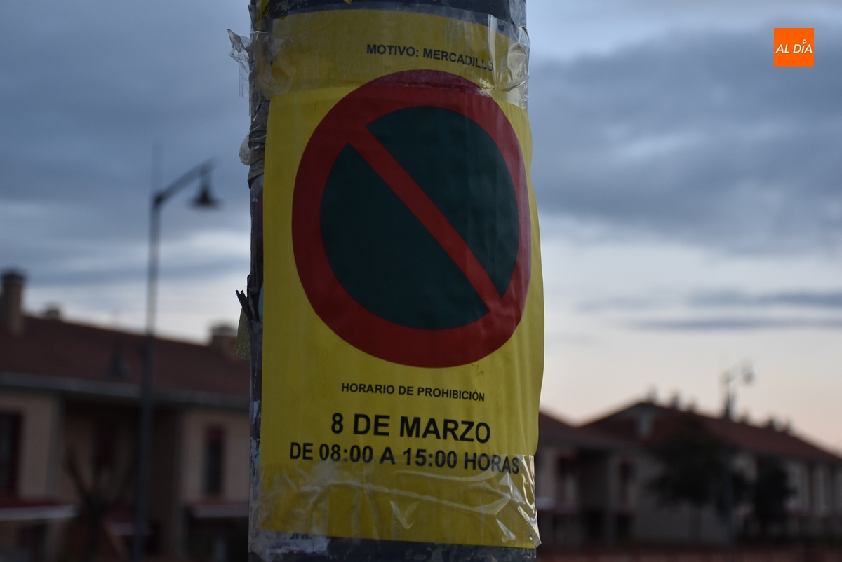 El mercadillo regresa este sábado con parte de los puestos de nuevo fuera de su sitio