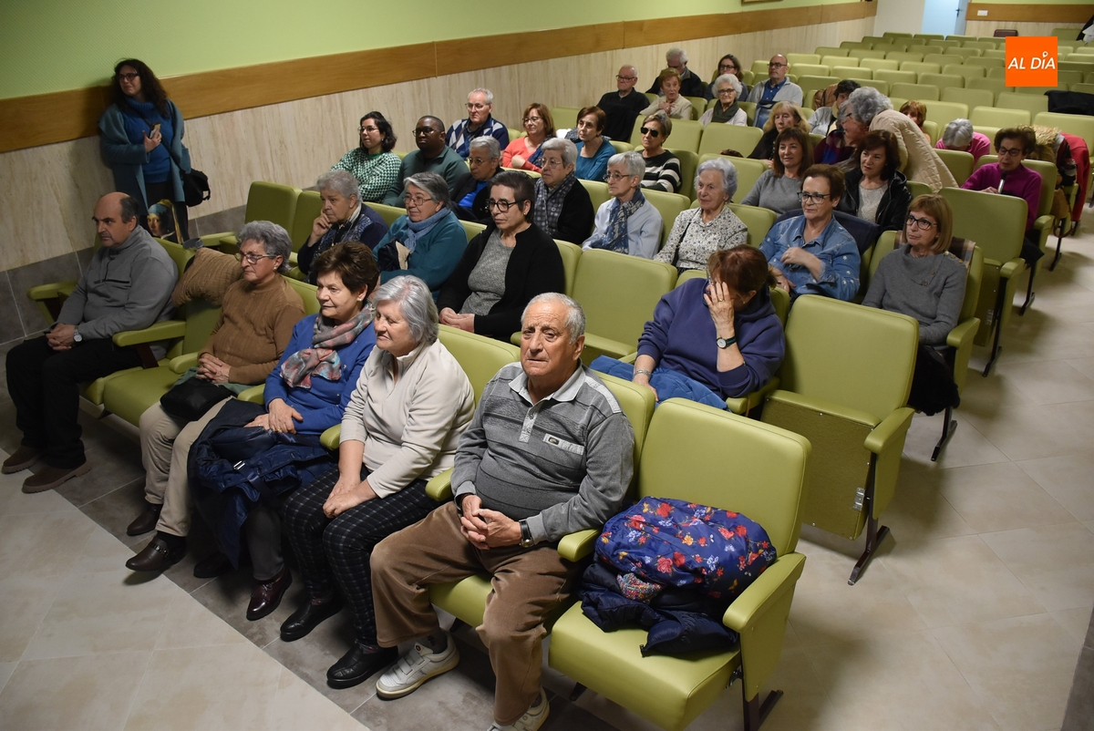 Unas 45 personas reflexionan sobre el valor de la vida al hilo del Día de la Anunciación