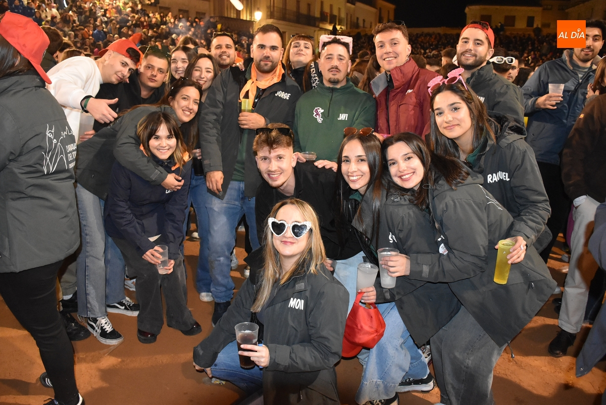 Tremendo bullicio sobre la arena de la Plaza en los prolegómenos de la primera capea