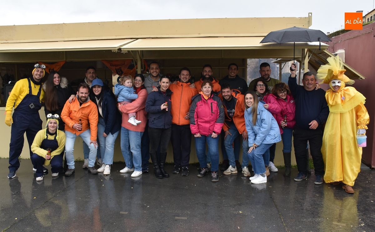 La lluvia obliga a pasar a cubierto buena parte del Lunes de Carnaval