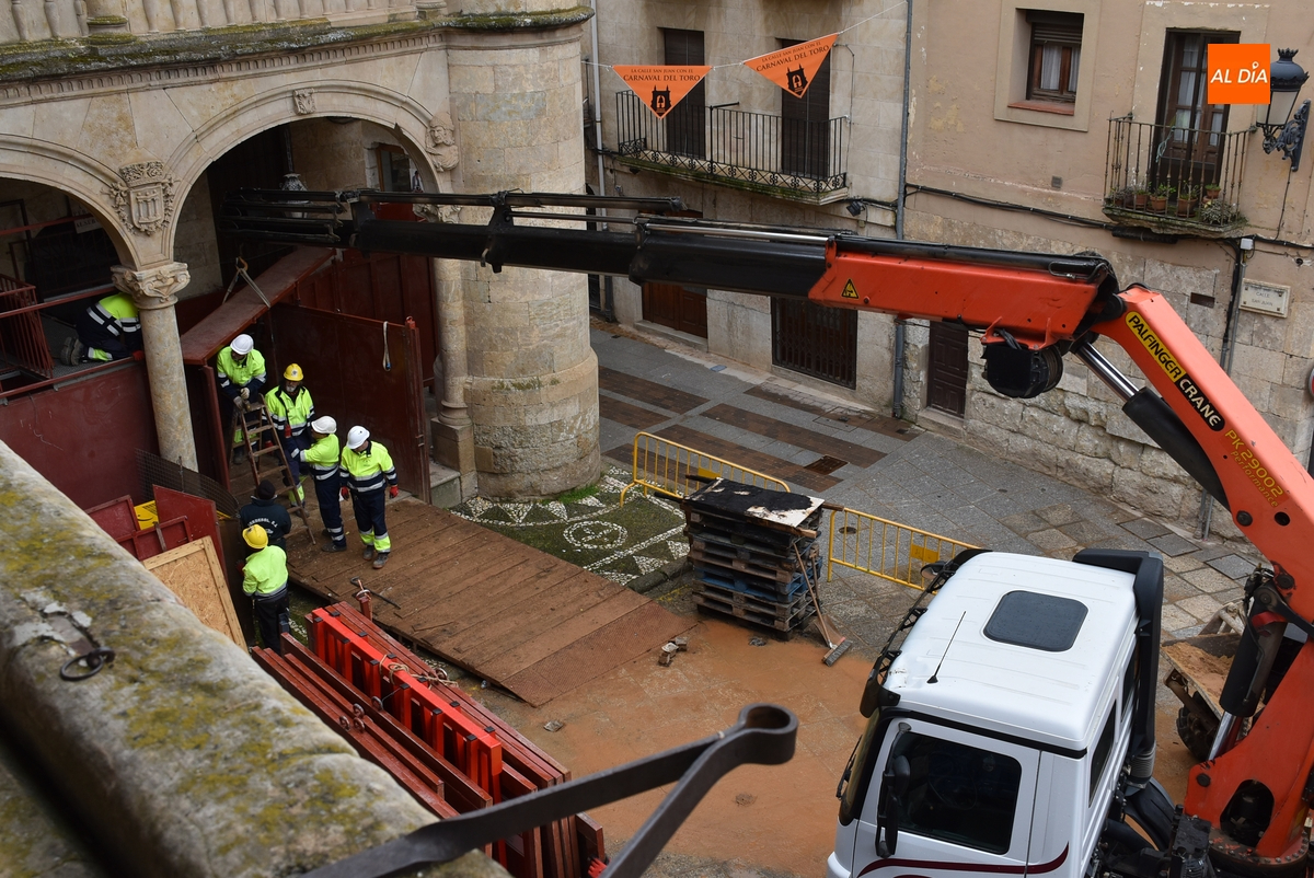 Retiradas las últimas barreras y el callejón del coso taurino