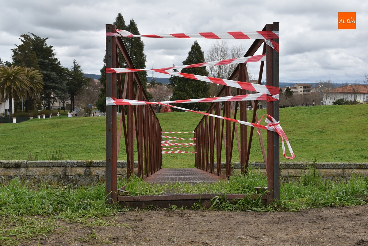 Bloqueado al tránsito el Puente de Aris tras retirarse todas las agujas de madera