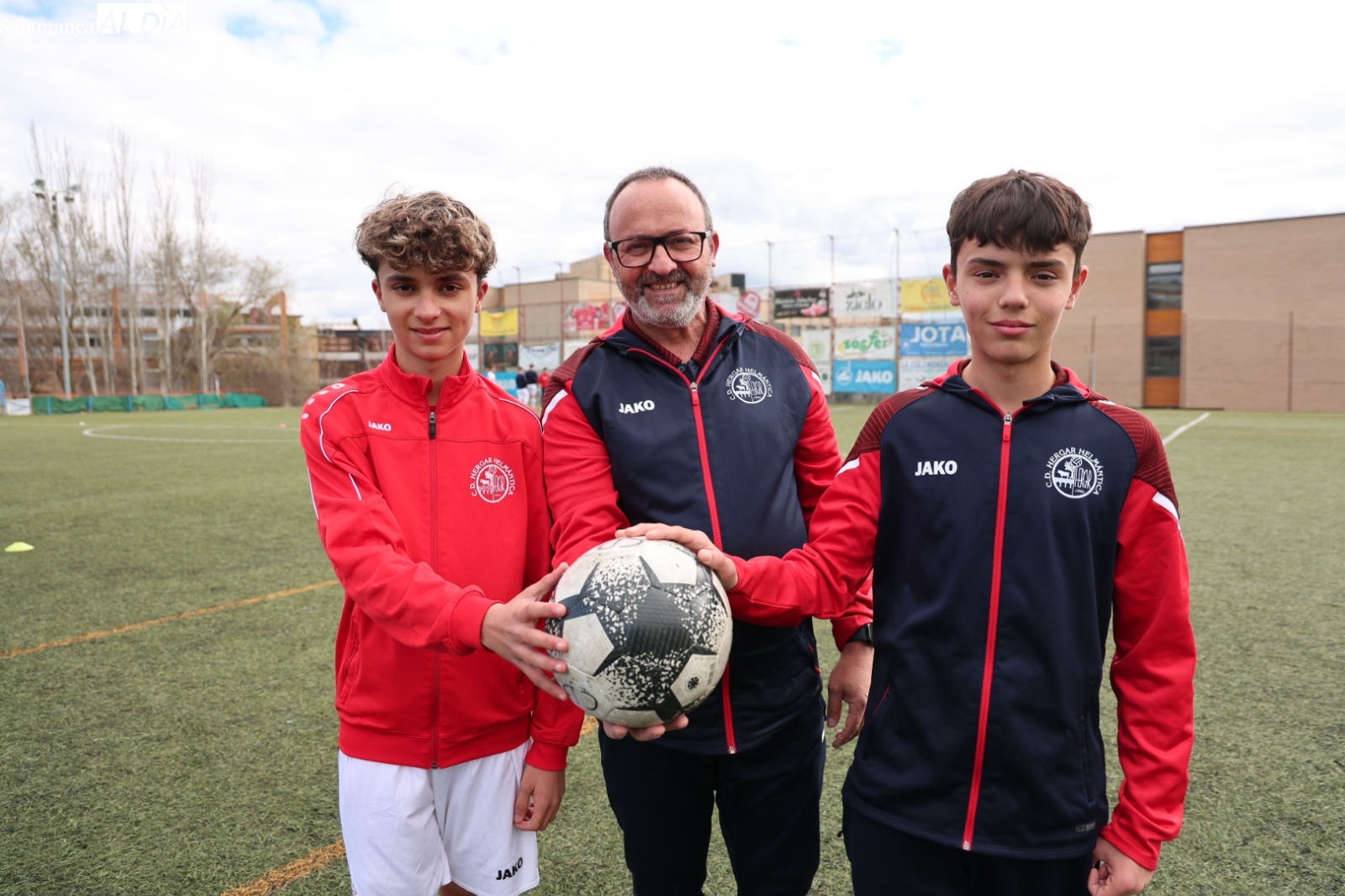 FOTOS | La historia más familiar del Hergar con un padre entrenador, un hijo de ayudante y otro como jugador: Es un orgullo que estén conmigo