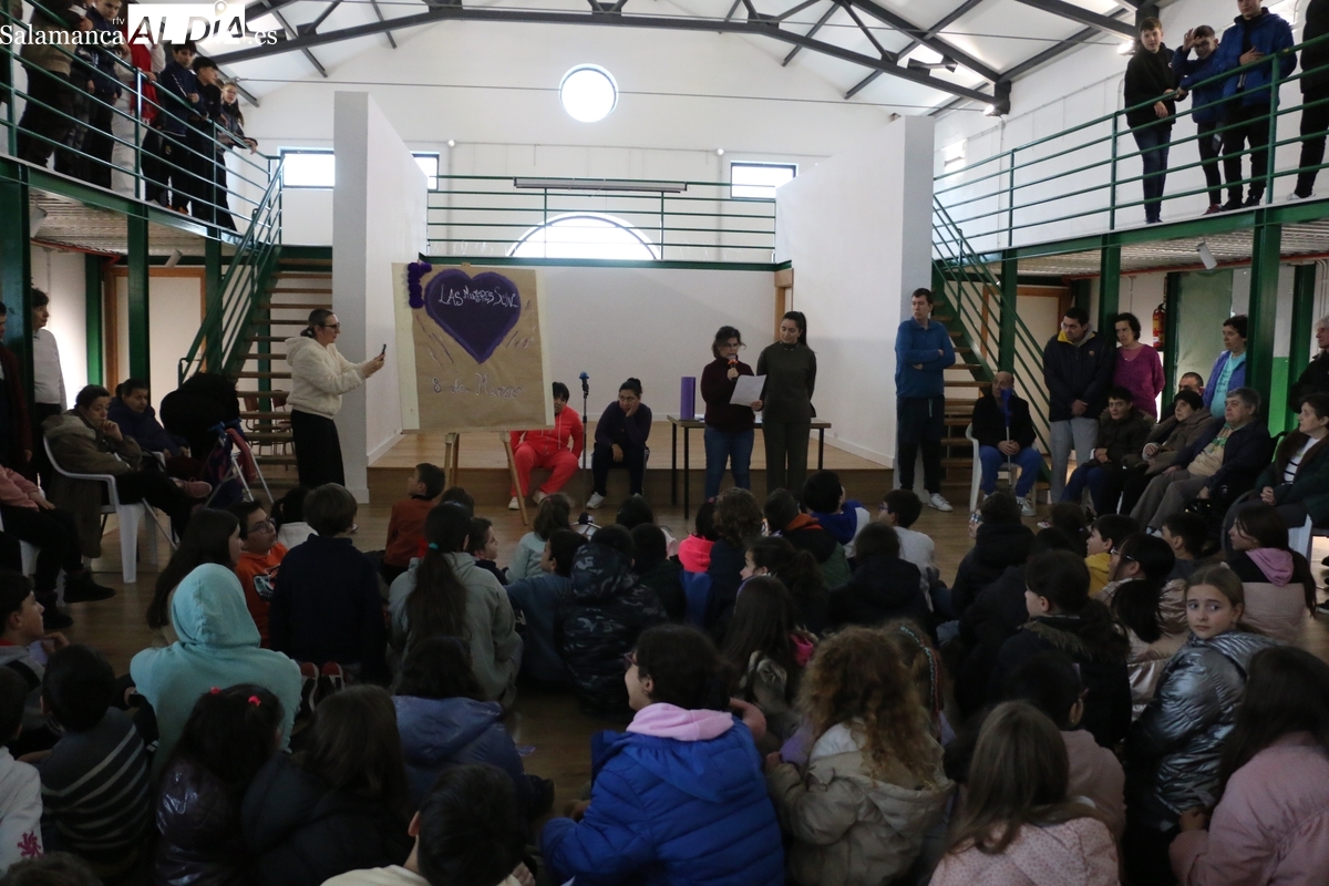 Vitigudino celebra el Día Internacional de la Mujer con la lectura de manifiestos y un flashmob 