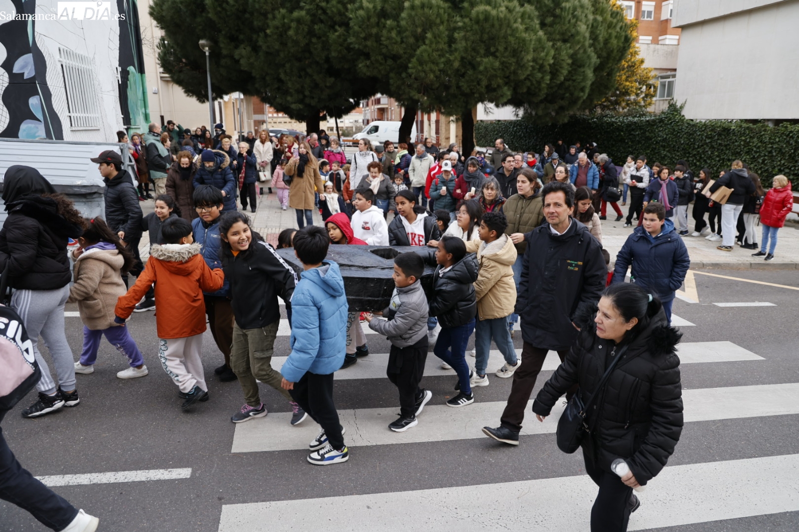 El Entierro de la Sardina pone el broche de oro al Carnaval en El Rollo-Puente Ladrillo (FOTOS)