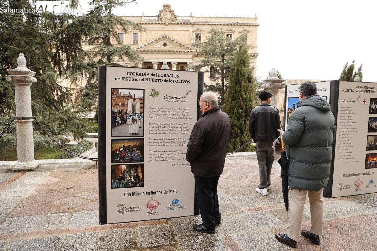 FOTOS | Tienes que ver este tributo fotográfico a la Semana Santa en el atrio de la Catedral de Salamanca 