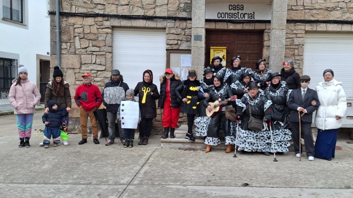 Almendra celebra el Carnaval con un desfile de disfraces lleno de humor y color
