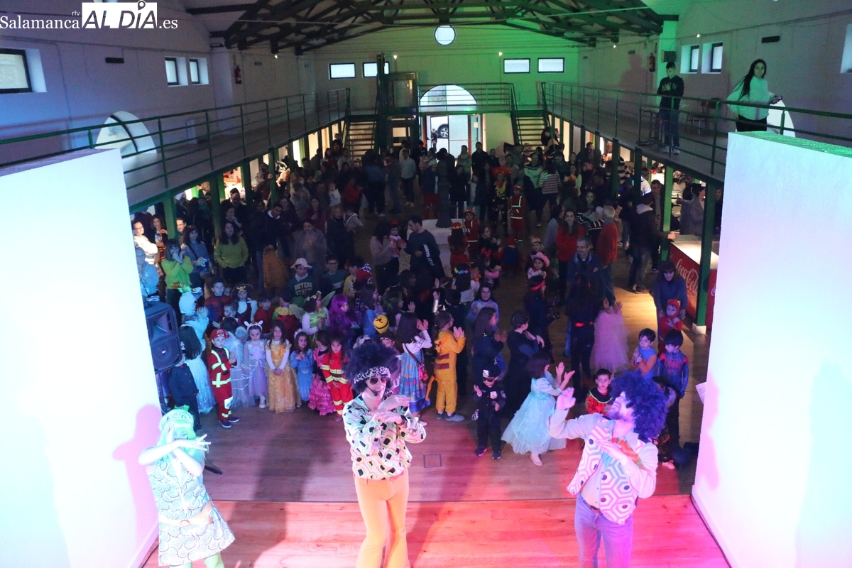 Los más pequeños de Vitigudino viven el Carnaval con la divertida discoteca Funky Super Disco