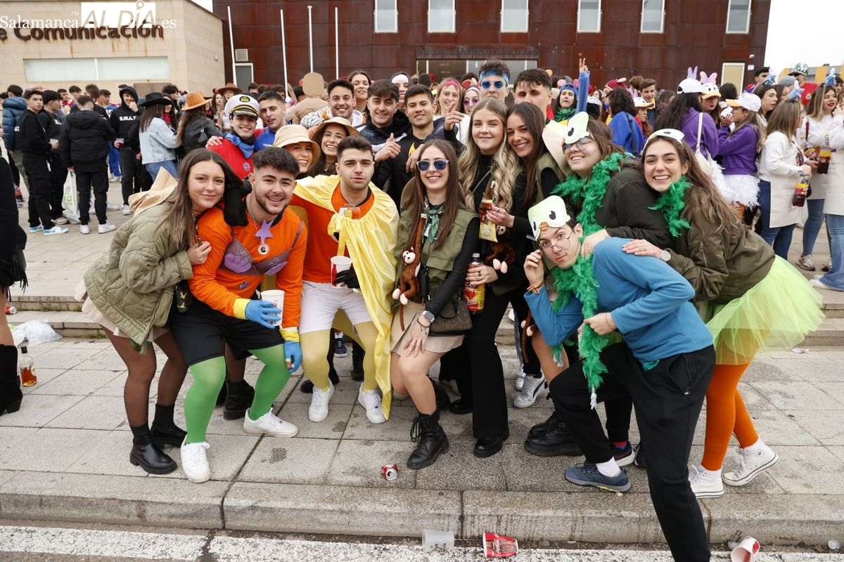VÍDEO y FOTOS del divertido desfile por las fiestas de Comunicación, Enfermería, Logopedia, Educación y CAFYD de la UPSA 