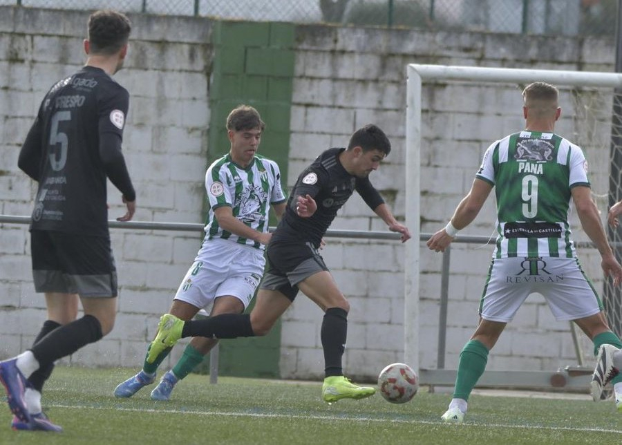 El CD Guijuelo corta la mala racha y se aproxima a la permanencia tras vencer al Compostela (1-0)
