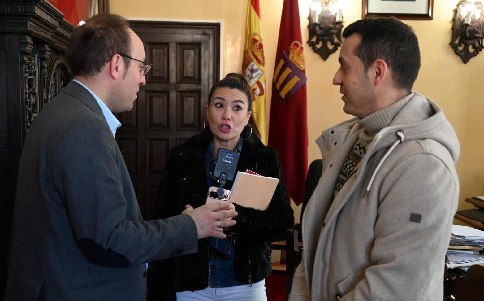 La influencer Monika Araujo recorre Ciudad Rodrigo de la mano de la Diputación