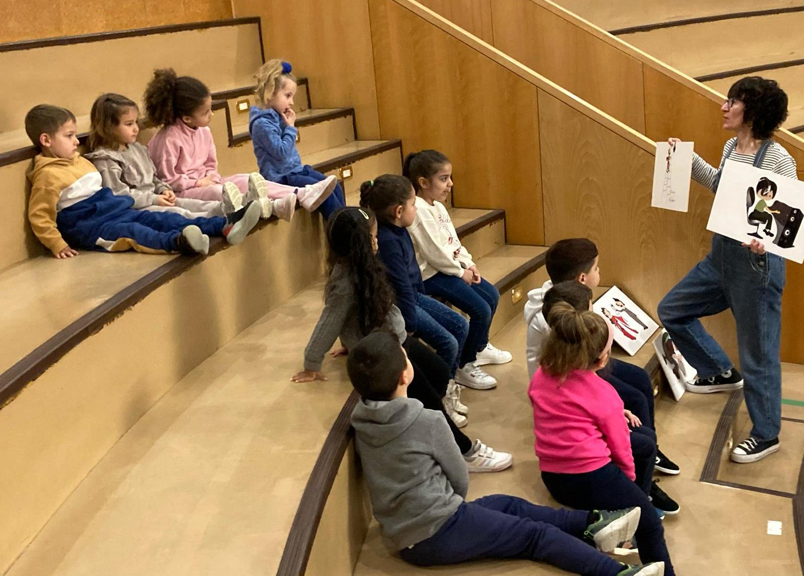 Más de 70 niñ@s de 5 años conocen por dentro el Teatro Nuevo Fernando Arrabal