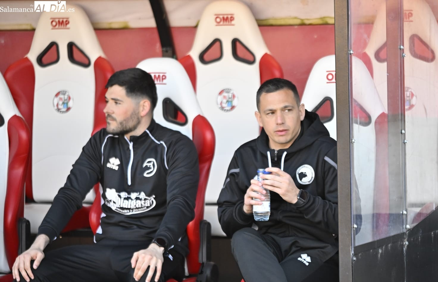 Llácer denuncia que le han tirado un objeto y señala a Mikel Serrano como culpable de la derrota de Unionistas: Es una vergüenza, no puede ir así. Nos cuesta el partido