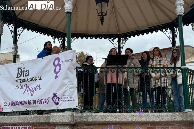 Peñaranda apuesta por la igualdad y el esfuerzo de hombres y mujeres unidos en una adelantada conmemoración del 8M