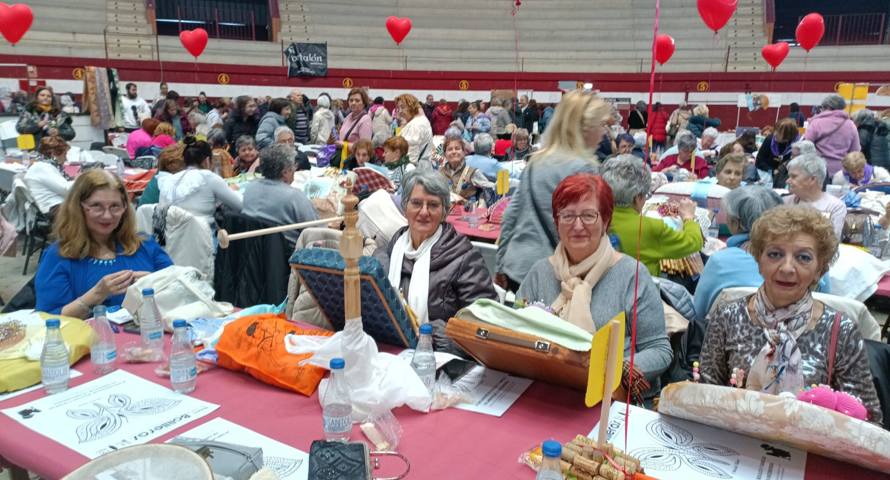 Las encajeras de Peñaranda arrancan el calendario de encuentros con una destacada participación en Arroyo de la Encomienda