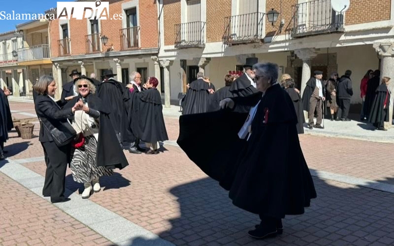 Los Amigos de la Capa vuelven a Santiago de la Puebla para vivir el emotivo 20º Encuentro Regional