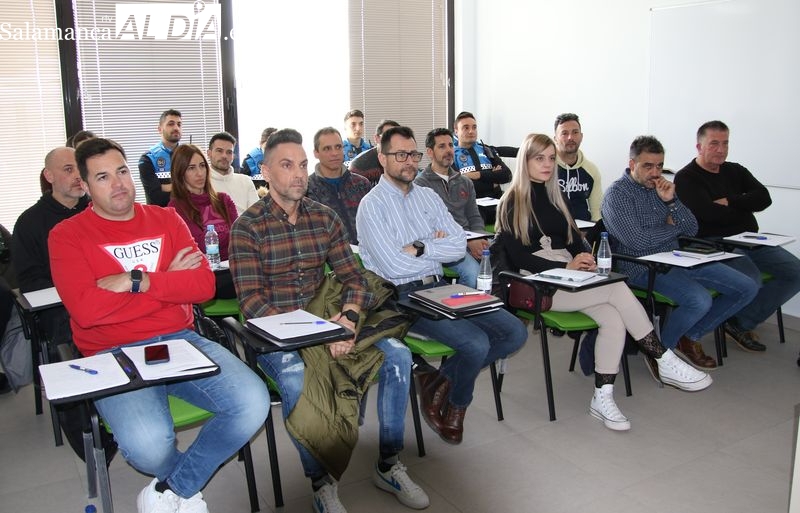 Agentes de policía se especializan en inspección, control y vigilancia del transporte terrestre