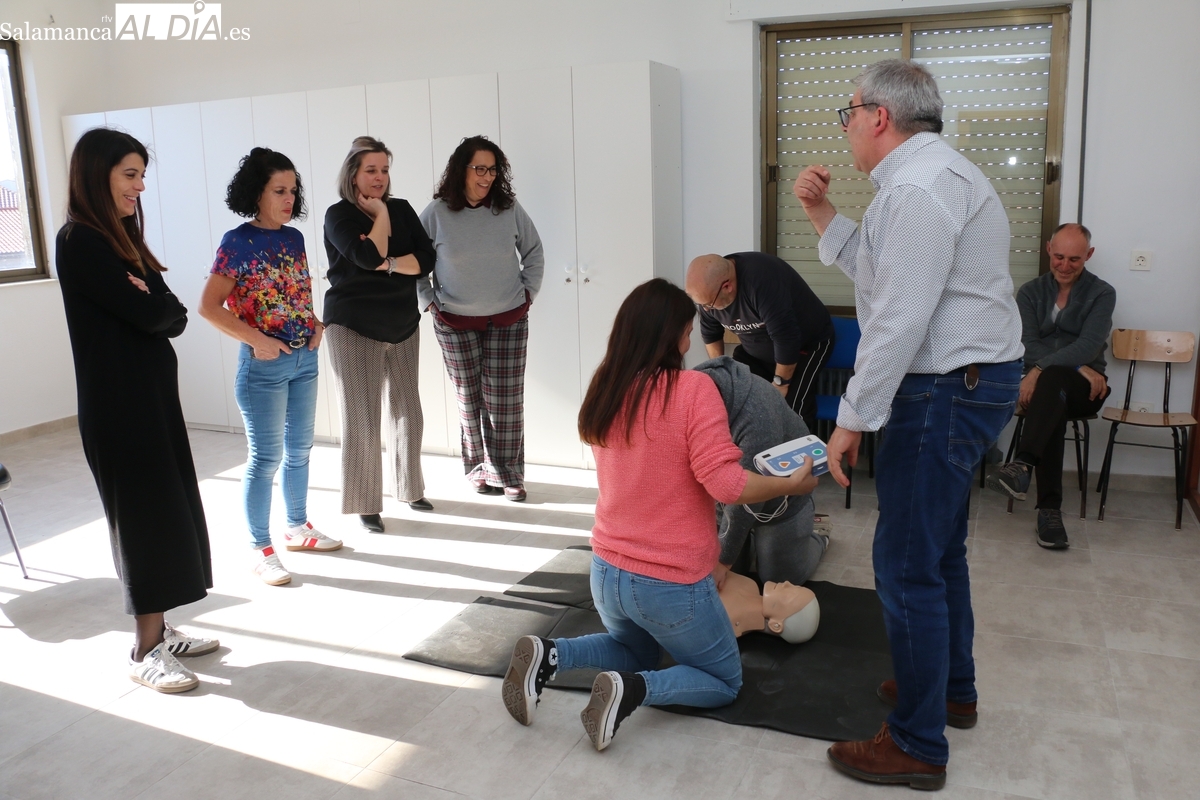 El Ayuntamiento de Vitigudino apuesta por la cardioprotección con la instalación de un DESA en el Centro Cultural