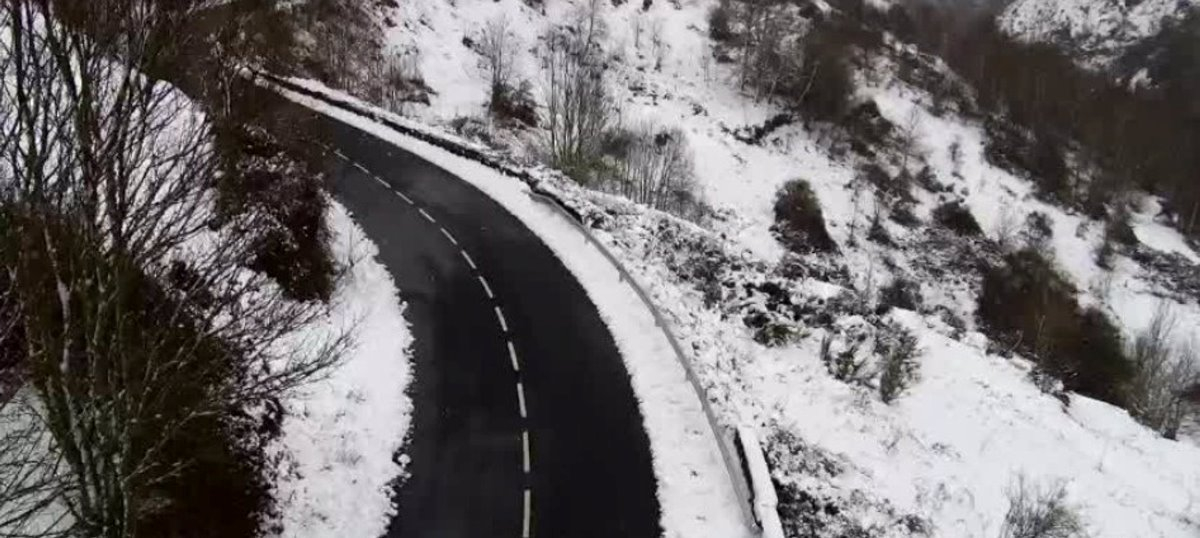 La nieve obliga a cerrar un tramo de carretera en la provincia de Salamanca 