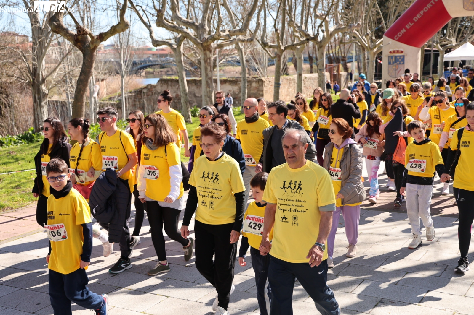 FOTOS | Salamanca se tiñe de amarillo para luchar contra el suicidio