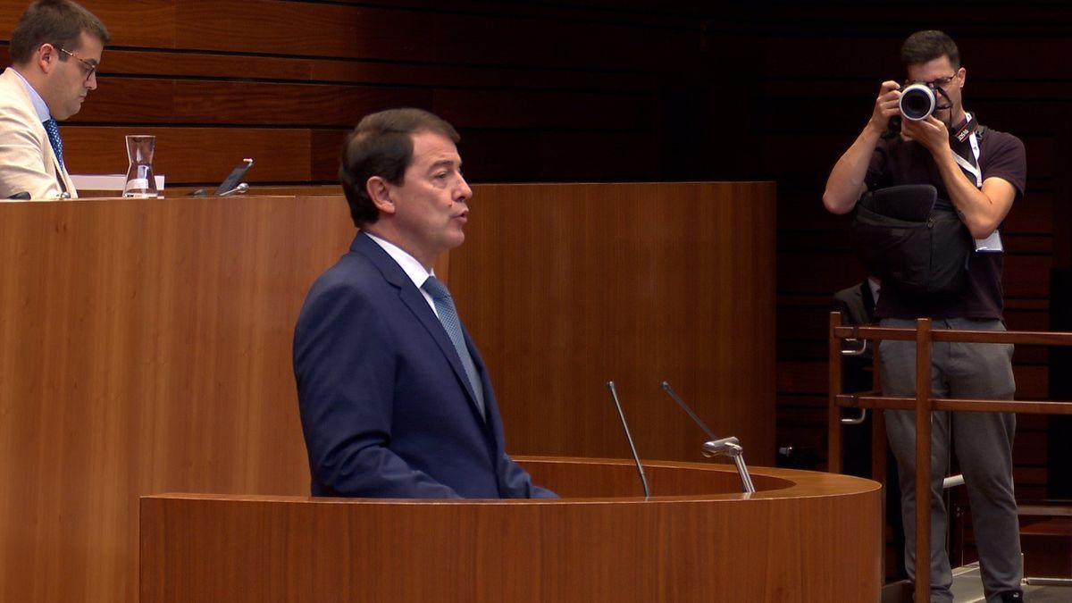 Mañueco afronta este miércoles su cuarto cara a cara desde que es presidente, el primero en minoría