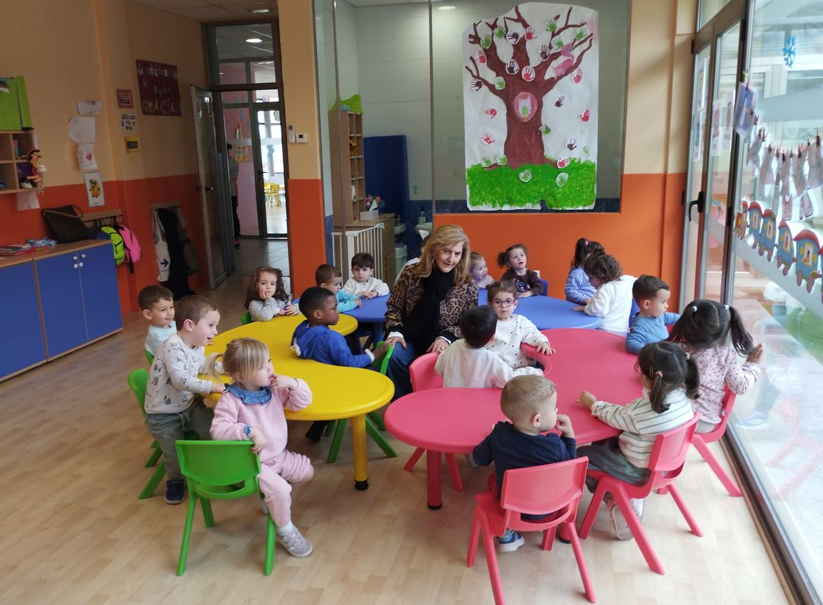 La Escuela Municipal Infantil de Santa Marta renueva el mobiliario de dos aulas