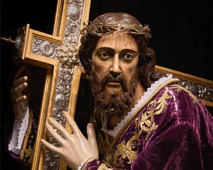 El bordado oculto en la centenaria túnica de Jesús Nazareno que revela secretos históricos