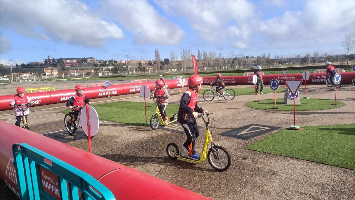 La Caravana Planea ODS hace parada en el colegio Antonio Machado de Salamanca (Fotos)