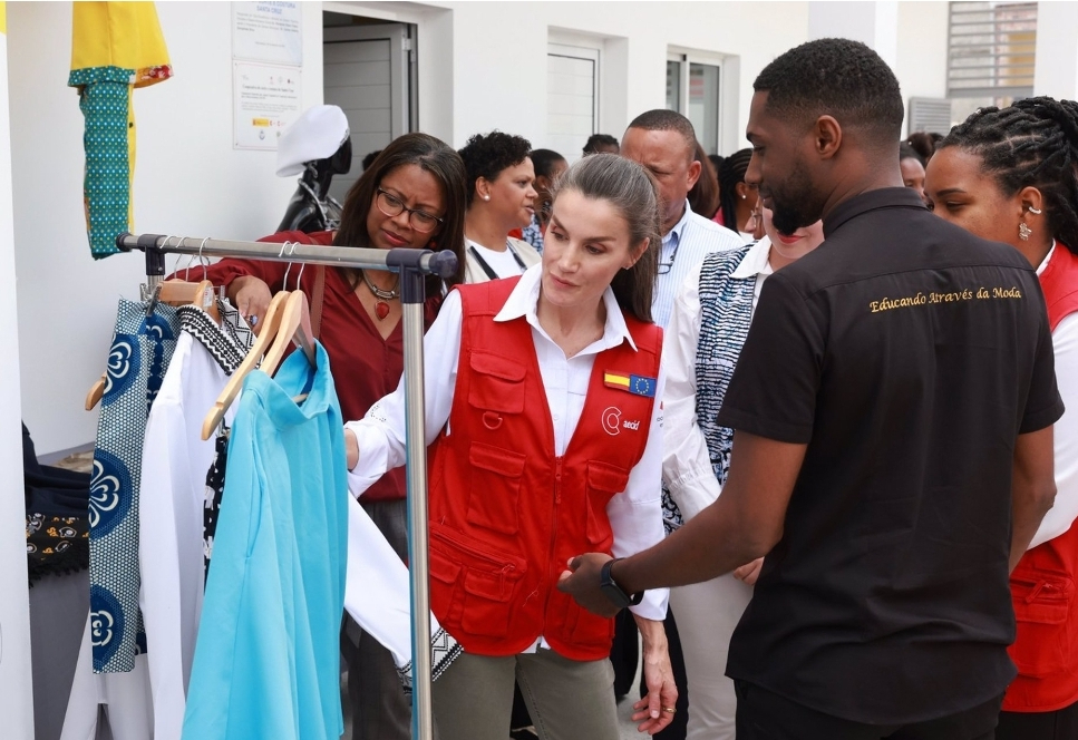 La Reina Letizia cumple con su agenda en Cabo Verde manteniendo su compromiso con la cooperación internacional